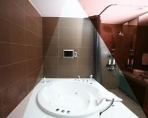 Tria Hotel